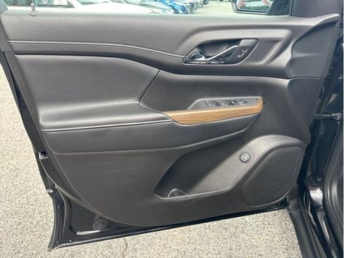 Used 2021 GMC Acadia SLE w/ Driver Convenience Package image 13