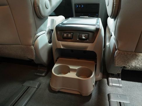 Used 2020 Toyota Sienna XLE Premium AWD/4WD image 18