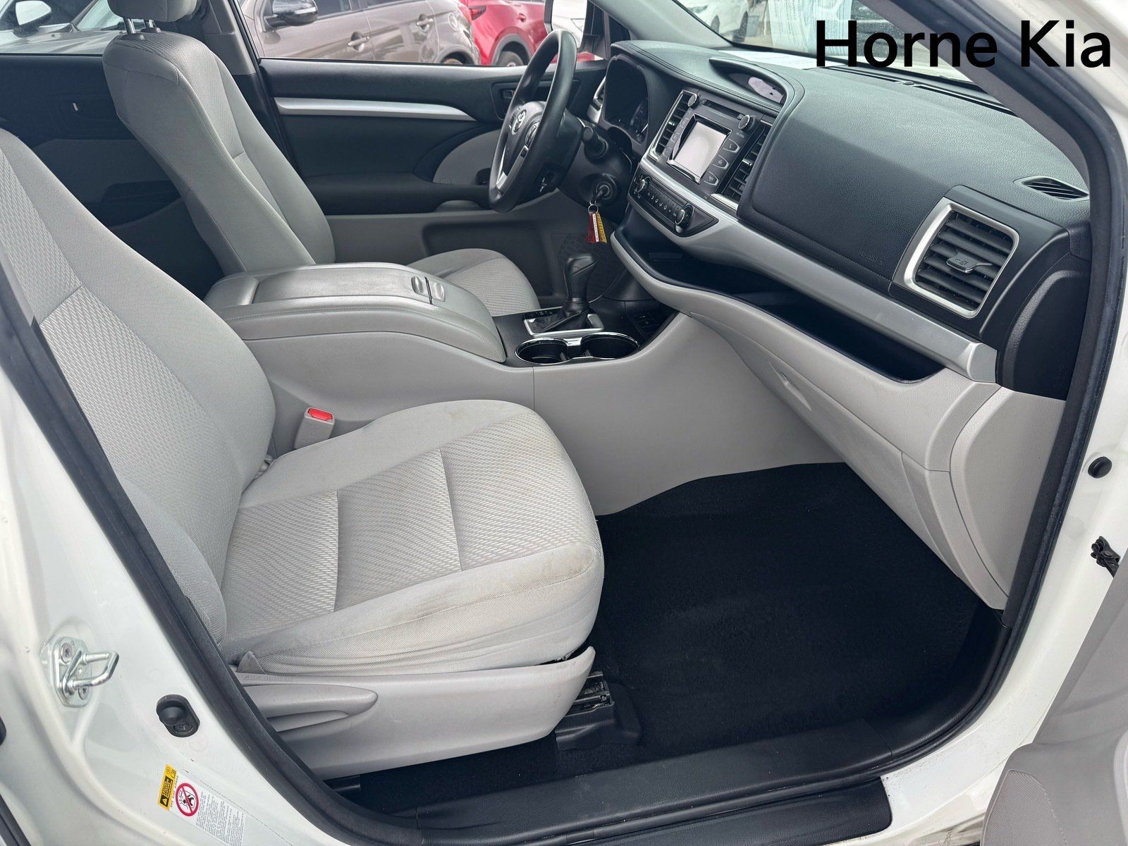 Used 2018 Toyota Highlander LE FWD image 27
