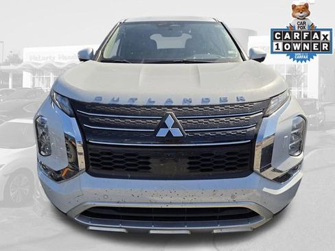 Used 2024 Mitsubishi Outlander SE image 2
