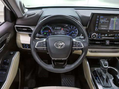 Used 2020 Toyota Highlander Limited FWD image 20