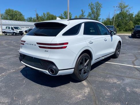 Used 2024 Genesis GV70 2.5T w/ Sport Prestige Package AWD/4WD image 11