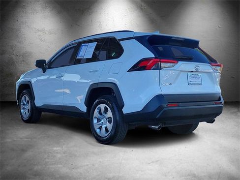 Used 2019 Toyota RAV4 LE image 4