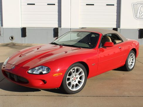 Used 2000 Jaguar XK8 Convertible image 3