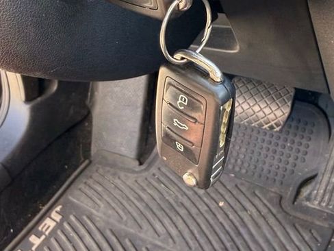 Used 2017 Volkswagen Jetta S w/ Jetta S Cold Weather Package FWD image 15