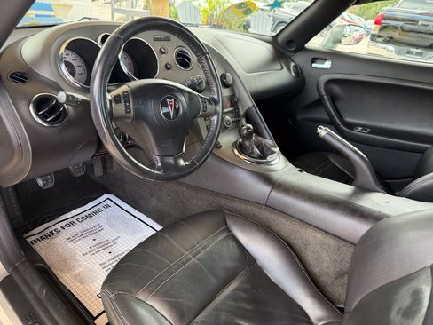 Used 2006 Pontiac Solstice Convertible w/ Premium Package RWD image 10