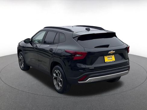 Used 2025 Chevrolet Trax LT w/ LT Convenience Package image 11