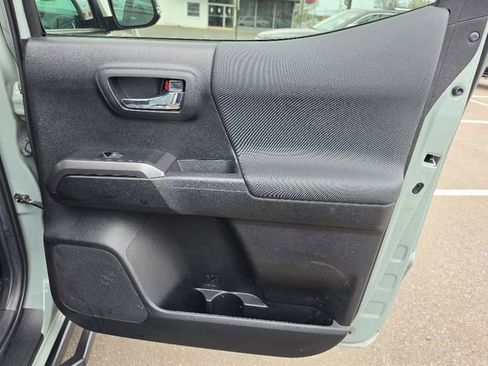 Used 2022 Toyota Tacoma TRD Off-Road w/ TRD Premium Off Road Package image 16