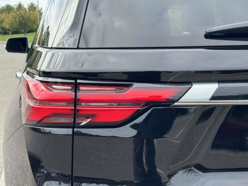 Used 2023 Chevrolet Traverse Premier image 7