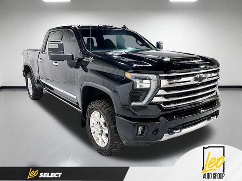 Used 2024 Chevrolet Silverado 2500 High Country w/ Max Trailering Package AWD/4WD image 5