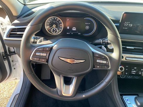 Certified 2025 Genesis G70 2.5T RWD image 14