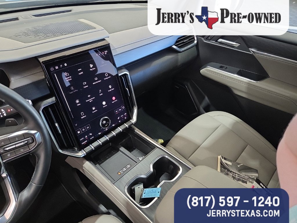 Used 2026 GMC Acadia Elevation w/ Elevation Premium Package FWD image 12