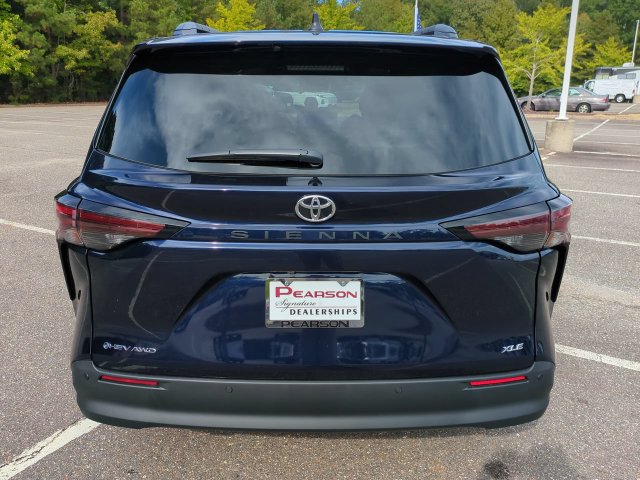 New 2026 Toyota Sienna XLE AWD/4WD image 5
