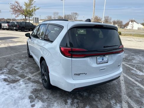 New 2026 Chrysler Pacifica Select image 26