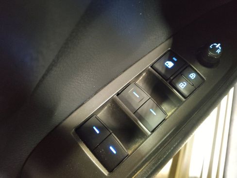 Used 2021 Toyota Camry SE image 27