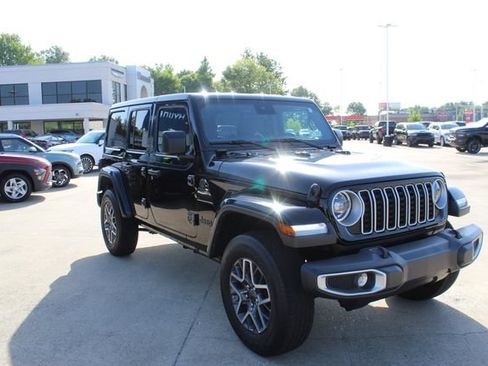 Used 2025 Jeep Wrangler Unlimited Sahara AWD/4WD image 11