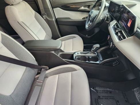 Used 2024 Chevrolet TrailBlazer LT w/ LT Cold Weather Package AWD/4WD image 19