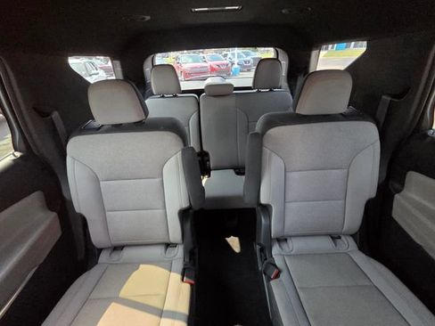 Used 2026 Chevrolet Traverse LT w/ Driver Confidence Package FWD image 37