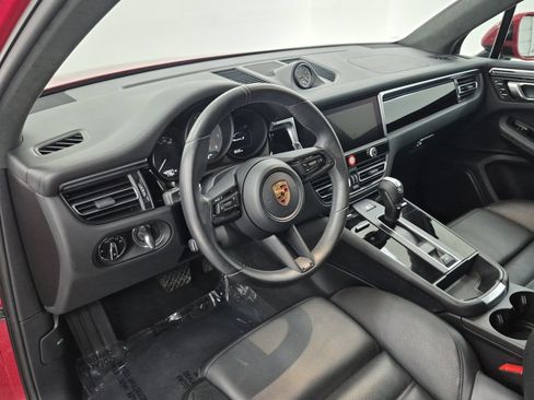 Certified 2023 Porsche Macan S AWD/4WD image 4