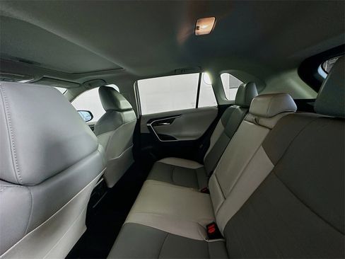 Used 2019 Toyota RAV4 Limited image 26