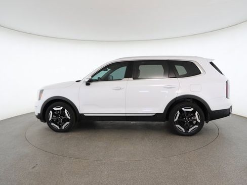 Used 2023 Kia Telluride EX w/ EX Captain's Chair Package image 7