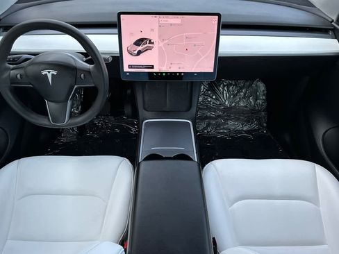 Used 2021 Tesla Model Y Long Range image 3