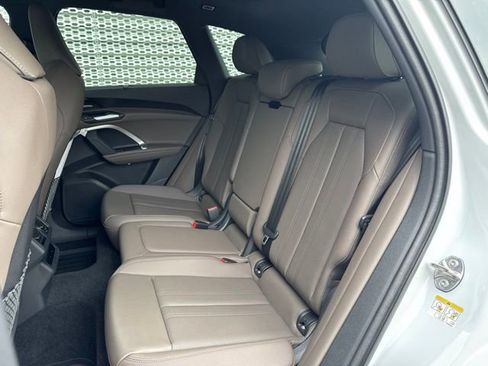 Certified 2025 Audi Q5 Premium Plus w/ Premium Plus image 11