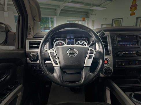 Used 2019 Nissan Titan PRO-4X AWD/4WD image 15