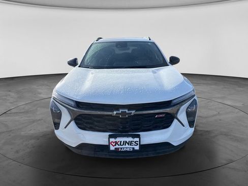 Used 2024 Chevrolet Trax RS w/ Sunroof Package FWD image 4