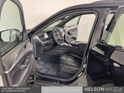 Used 2024 Jeep Grand Cherokee L Limited RWD image 12