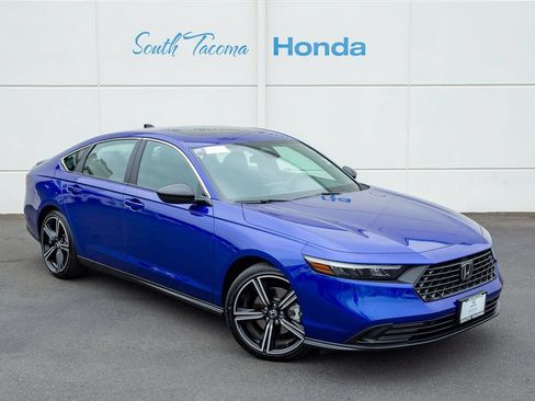 Used 2025 Honda Accord Sport image 2