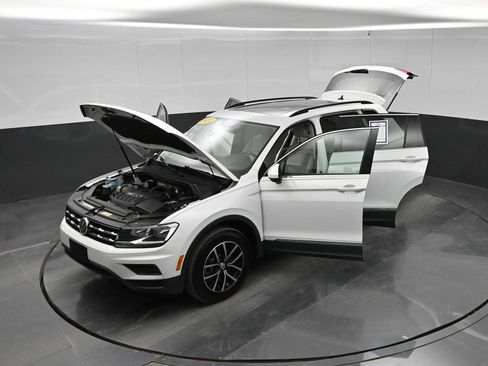 Used 2021 Volkswagen Tiguan SE w/ Panoramic Sunroof Package AWD/4WD image 39