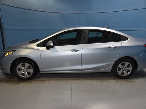 Used 2017 Chevrolet Cruze LS FWD image 26