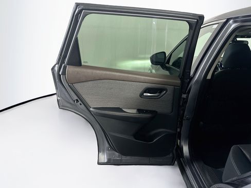 Used 2023 Nissan Rogue SV FWD image 27