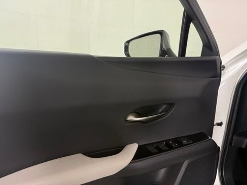 Used 2022 Lexus UX 200 w/ Premium Package FWD image 30