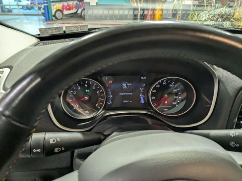 Used 2018 Jeep Compass Latitude w/ Popular Equipment Group AWD/4WD image 14