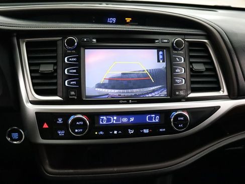 Used 2015 Toyota Highlander Limited w/ Driver Technology Package AWD/4WD image 27