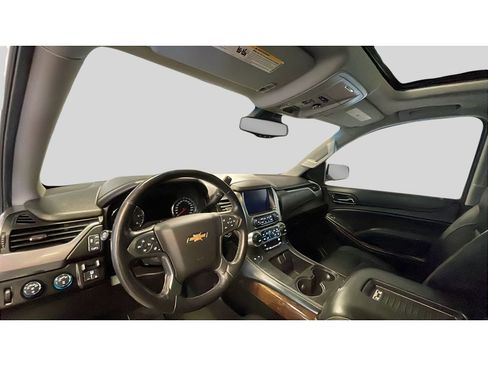 Used 2017 Chevrolet Suburban LT w/ LT Signature Package image 10