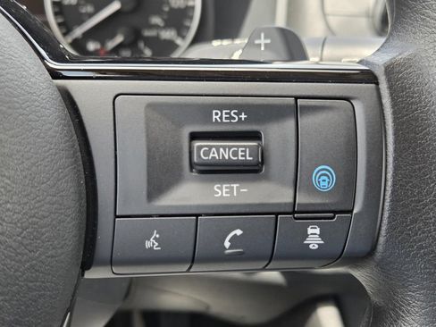 Used 2022 Nissan Rogue SV FWD image 17
