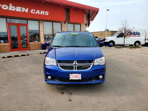 Used 2019 Dodge Grand Caravan SXT image 2