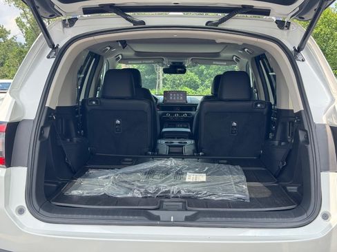 Certified 2025 Honda Pilot Touring image 5