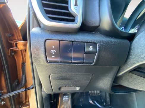 Used 2018 Kia Sportage LX image 18