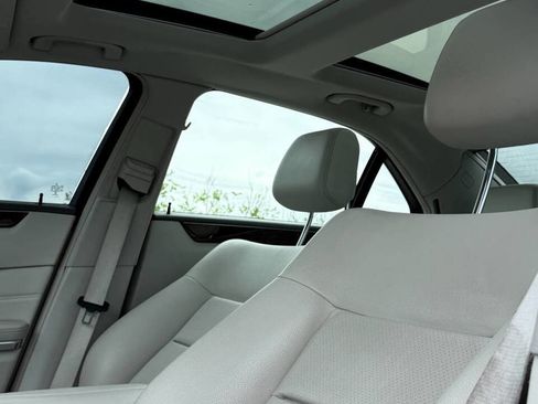 Used 2014 Mercedes-Benz E 350 Sedan image 37