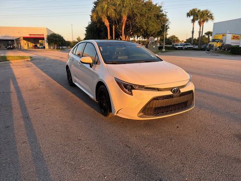 Used 2022 Toyota Corolla LE FWD image 7