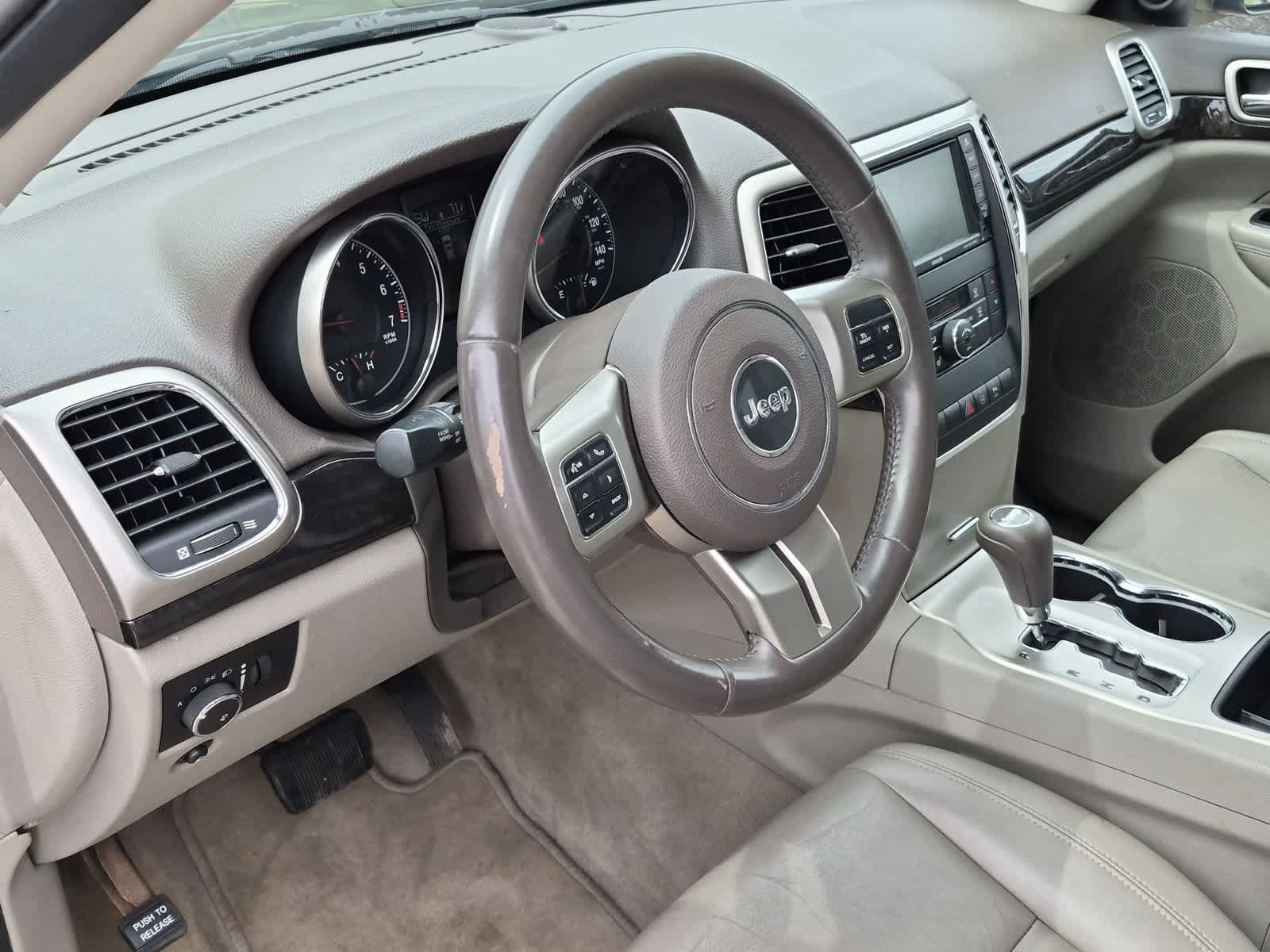 Used 2011 Jeep Grand Cherokee Laredo AWD/4WD image 10