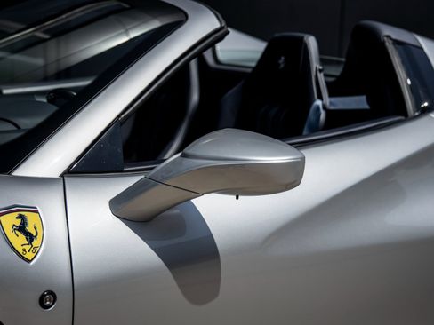 Used 2022 Ferrari F8 Tributo image 25