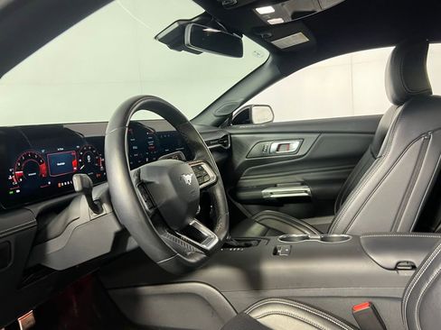 Used 2025 Ford Mustang Premium image 18