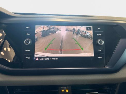 Certified 2022 Volkswagen Taos SE image 25