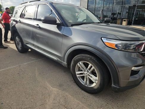 Used 2023 Ford Explorer XLT w/ Equipment Group 202A image 3
