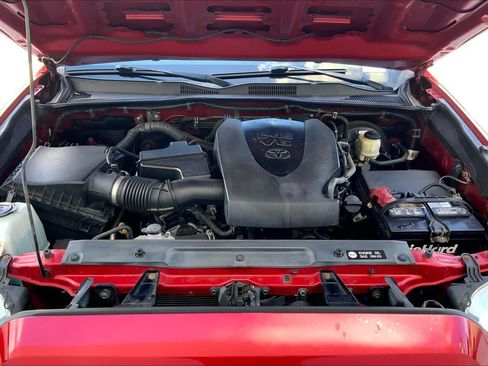 Used 2016 Toyota Tacoma SR AWD/4WD image 9
